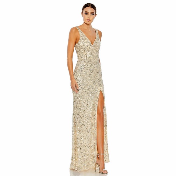 MAC DUGGAL SIZE 10 SEQUINED SLEEVELESS V NECK SIDE SLIT GOWN